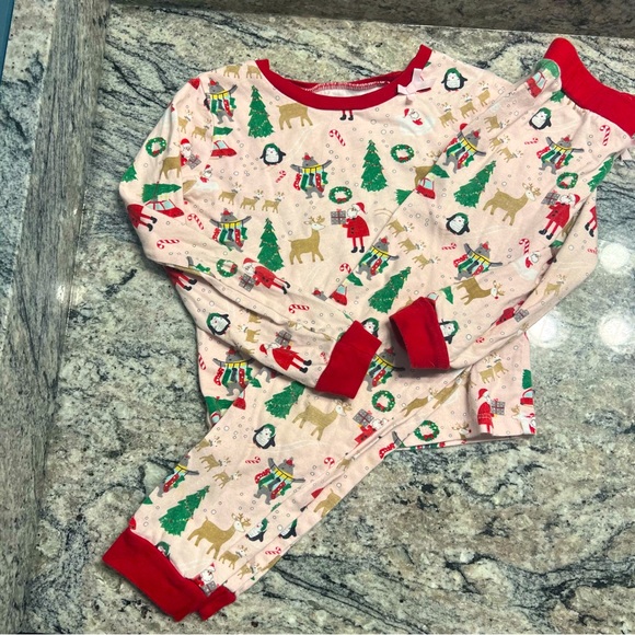 GUC MUD PIE GIRLS CHRISTMAS PJS SZ 5 - Picture 1 of 5